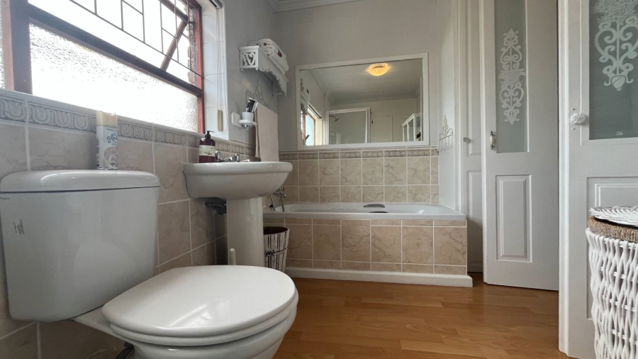 4 Bedroom Property for Sale in Hartenbos Heuwels Western Cape